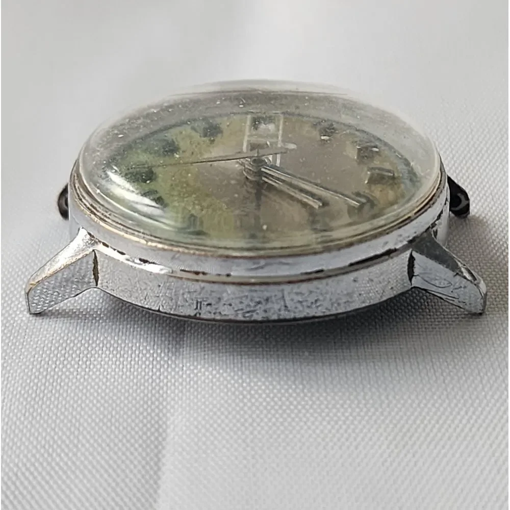 Timex Vintage Water Resistant Day Date Watch Silver Retro Collectible Timepiece‎